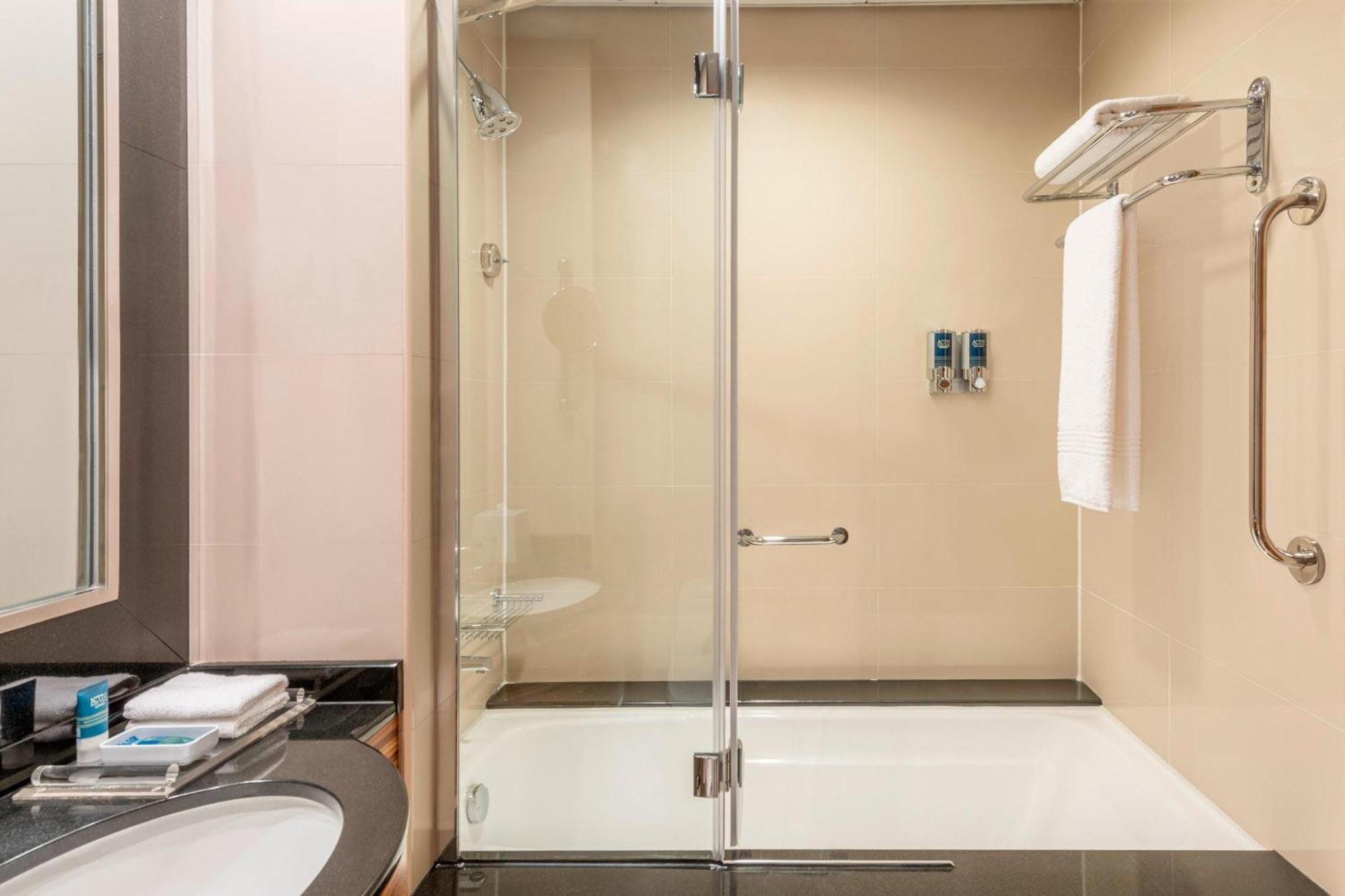 Готель Four Points By Sheraton Bur 4*